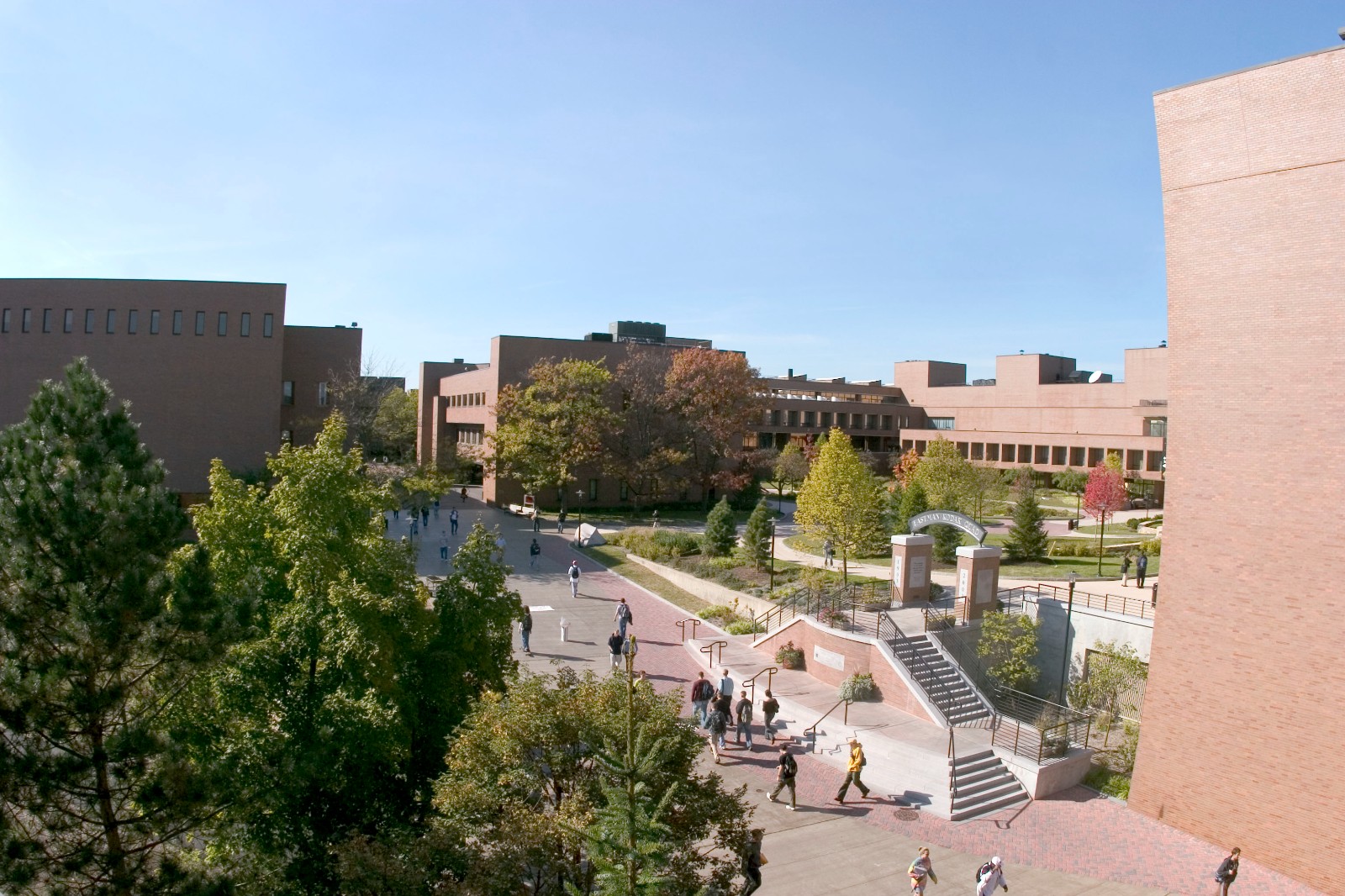 美中国际 美中国际